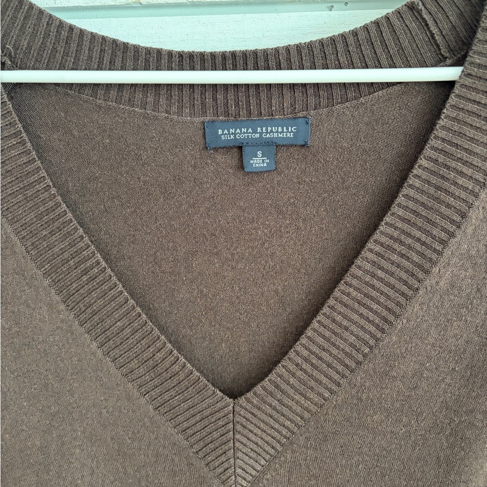 Banana Republic Deep V-Neck ChocolateBrown silk cotton cashmere sweater women S - Picture 2 of 7